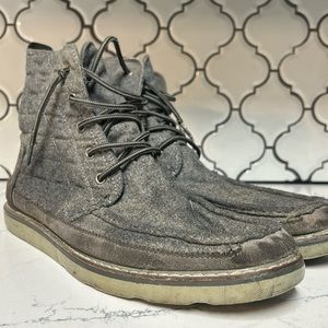 I have a pair of Tom’s boots size 10